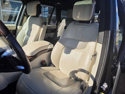 Used 2019 Land Rover Range Rover HSE AWD/4WD image 6