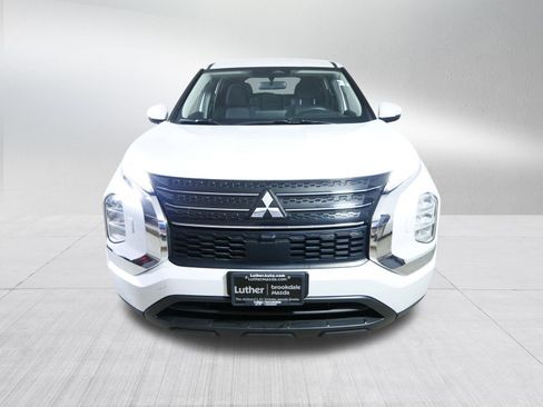 Used 2022 Mitsubishi Outlander ES AWD/4WD image 2