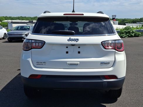 Used 2018 Jeep Compass Latitude w/ Popular Equipment Group AWD/4WD image 5