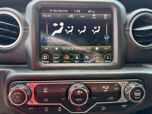 Used 2018 Jeep Wrangler Unlimited Sahara image 37