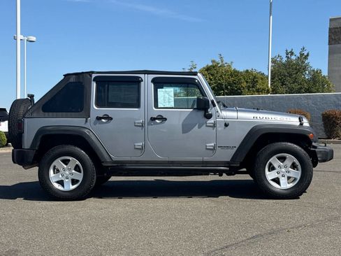Used 2015 Jeep Wrangler Unlimited Rubicon w/ Connectivity Group AWD/4WD image 6