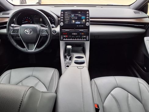 Used 2019 Toyota Avalon XLE image 9
