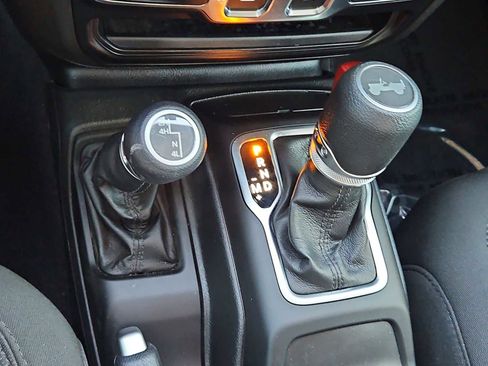 Used 2022 Jeep Wrangler Willys image 28