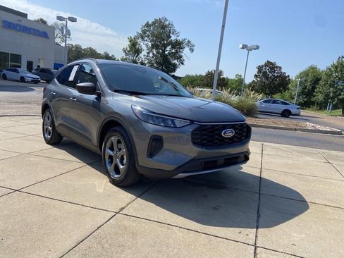Used 2025 Ford Escape ST-Line FWD image 2