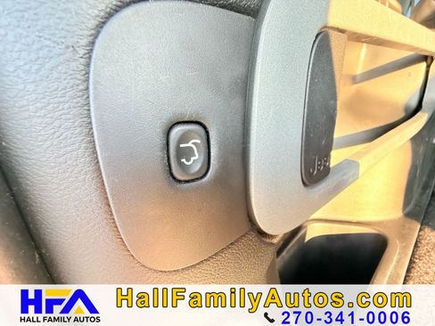 Used 2017 Jeep Cherokee Overland image 38