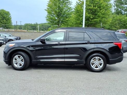 Used 2021 Ford Explorer XLT w/ Equipment Group 202A AWD/4WD image 2