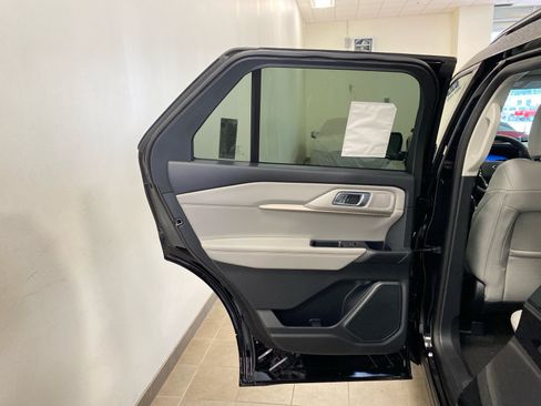 New 2026 Ford Explorer Active w/ Active Comfort Package AWD/4WD image 9