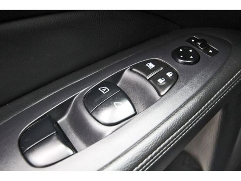 Used 2020 Nissan Pathfinder SL FWD image 21