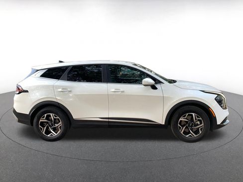 Used 2024 Kia Sportage LX image 8