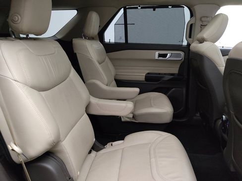 Used 2020 Ford Explorer Platinum image 21