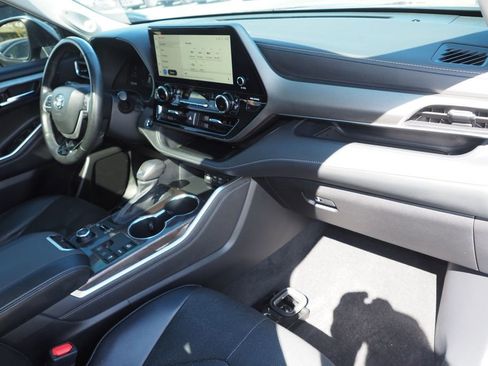 Used 2023 Toyota Highlander Limited AWD/4WD image 21
