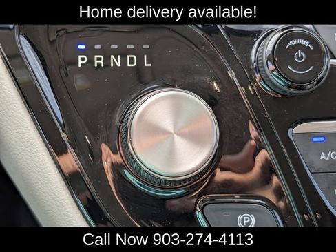 Used 2023 Chrysler Pacifica Touring-L FWD image 18