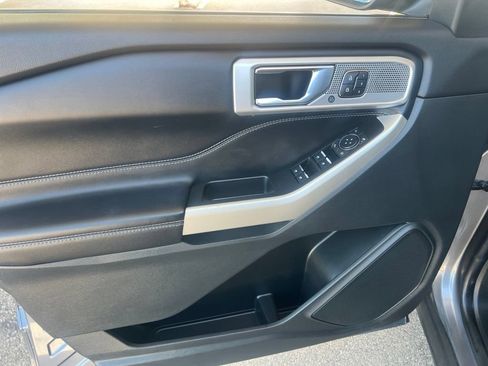 Used 2021 Ford Explorer Limited w/ Hybrid Equipment Group 310A AWD/4WD image 7