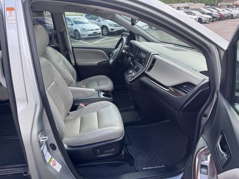 Used 2019 Toyota Sienna Limited AWD/4WD image 20