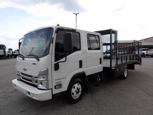 Used 2024 Chevrolet Low Cab Forward 4500HD RWD image 3