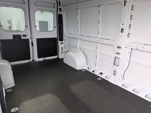 Used 2024 RAM ProMaster 2500 FWD image 32