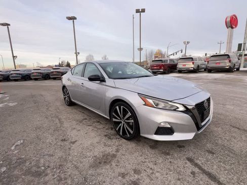 Used 2022 Nissan Altima 2.5 SR image 2