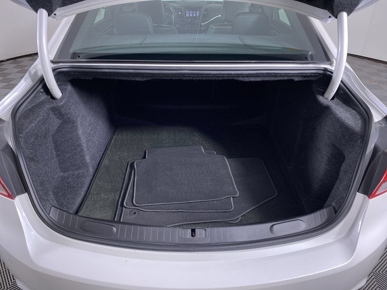 Certified 2016 Chevrolet Impala LTZ w/ Enhanced Convenience Package FWD image 16