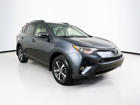 Used 2018 Toyota RAV4 XLE image 4