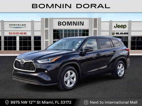 Used 2023 Toyota Highlander LE image 1