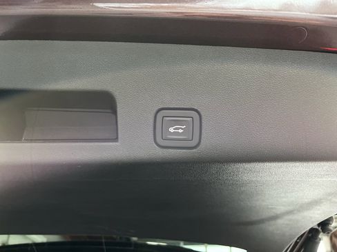 Used 2025 GMC Acadia Elevation image 10