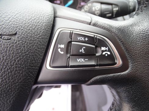 Used 2019 Ford Escape SEL image 17