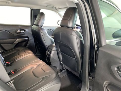 Used 2020 Jeep Cherokee Limited image 32