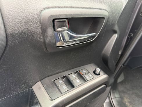 Used 2022 Toyota Tacoma TRD Sport w/ Technology Package image 13