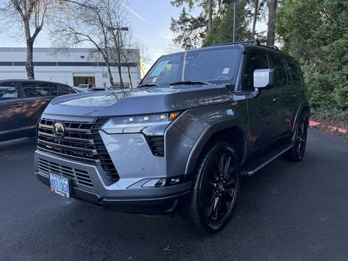 Used 2024 Lexus GX 550 image 4