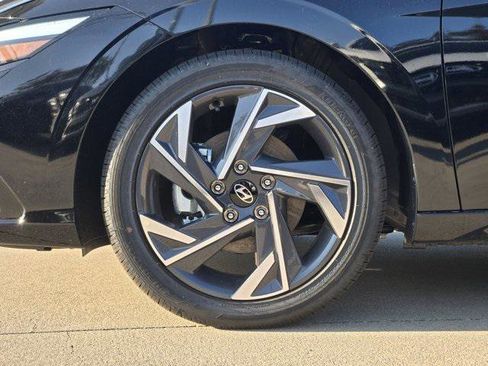New 2025 Hyundai Elantra Limited image 7