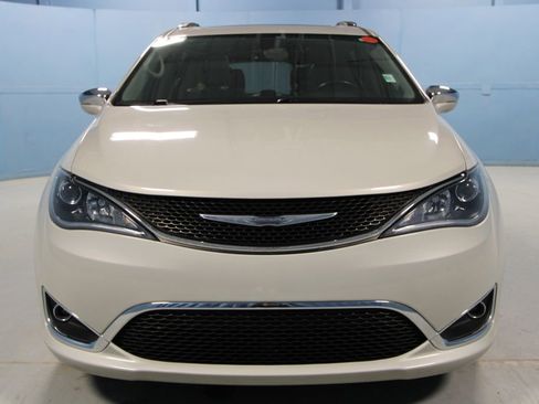 Used 2017 Chrysler Pacifica Limited w/ UConnect Theater Package image 26