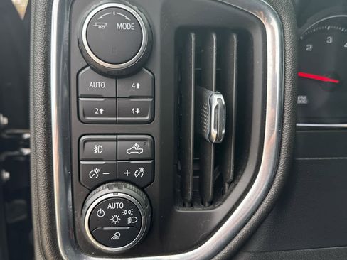 Used 2022 Chevrolet Silverado 2500 LTZ w/ LTZ Convenience Package image 17