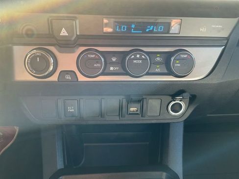 Used 2022 Toyota Tacoma SR AWD/4WD image 29
