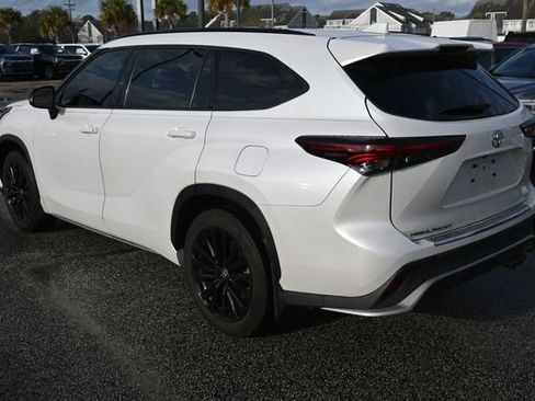Used 2024 Toyota Highlander XSE image 3