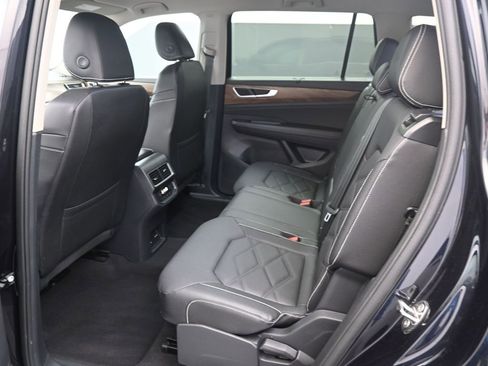 Used 2025 Volkswagen Atlas SE image 17