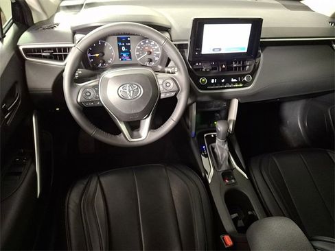 Used 2024 Toyota Corolla Cross LE image 2