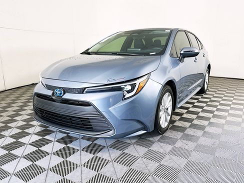 Used 2025 Toyota Corolla LE w/ LE Premium Package FWD image 7