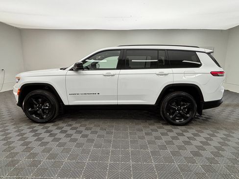 Used 2023 Jeep Grand Cherokee L Altitude AWD/4WD image 13