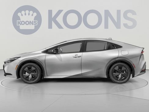 Used 2025 Toyota Prius LE FWD image 4