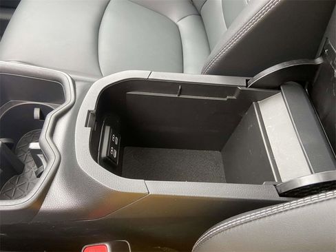 Used 2024 Toyota RAV4 XLE Premium image 28