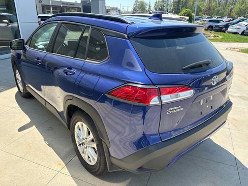 Used 2024 Toyota Corolla Cross LE w/ Moonroof Package AWD/4WD image 5