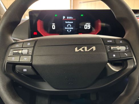 Used 2025 Kia K4 FWD image 27
