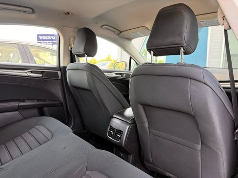 Used 2020 Ford Fusion SE FWD image 17