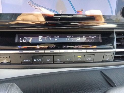 Used 2023 Toyota Sienna XSE FWD image 24