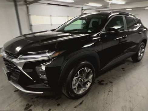 Certified 2025 Chevrolet Trax LT w/ LT Convenience Package image 4