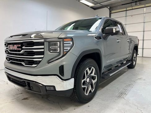 Used 2023 GMC Sierra 1500 SLT w/ SLT Premium Package AWD/4WD image 12