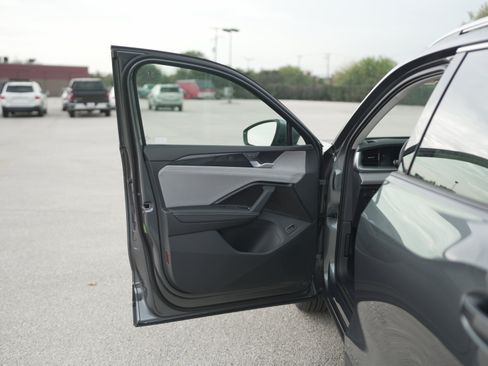 New 2025 Volkswagen Tiguan SE image 27