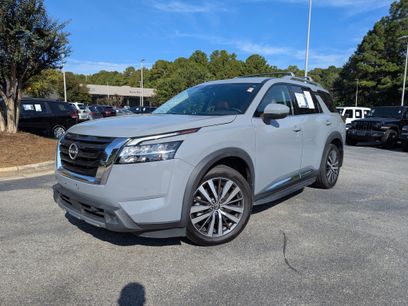 Used 2022 Nissan Pathfinder Platinum w/ Lighting Package (N93)