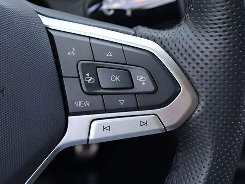 Certified 2025 Volkswagen Tiguan SE R-Line AWD/4WD image 23