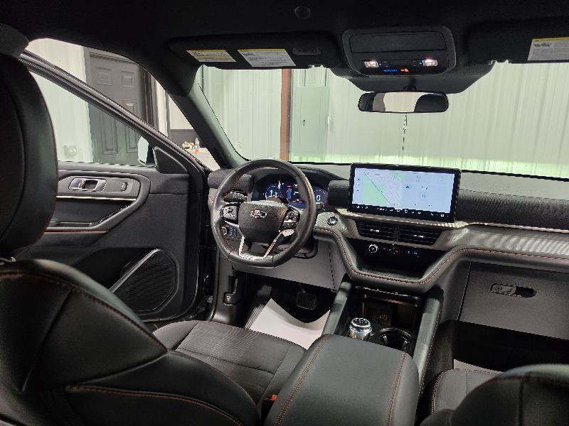 Used 2025 Ford Explorer ST-Line w/ ST-Line Street Pack AWD/4WD image 13